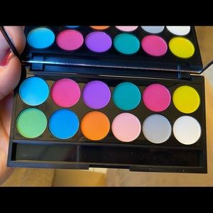 Sleek Cosmetics eyeshadow palette (new)